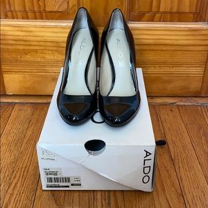 Gently USED ALDO Dellapenna Black Pumps!